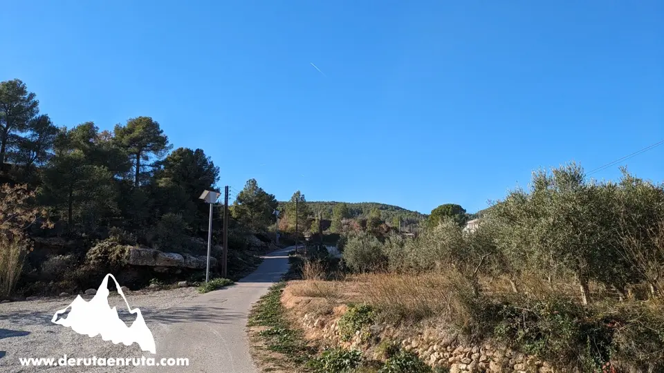 La pista asfaltada fins al Corral Nou